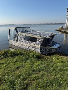 Prodám rybářskou loď vč.motoru,vleku - 2