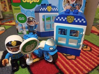 Lego Duplo policejní motorka - 2