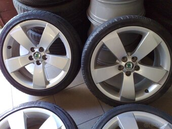 alu kola 5x100 r17 original škoda 205/40/17 - 2