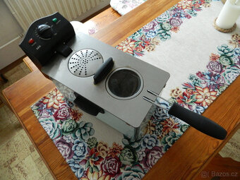 FRITÉZA NA SMAŽENÍ HRANOLKŮ A JOGURTOVAČ - 2