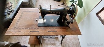 Starý šicí stroj NAUMANN - 2