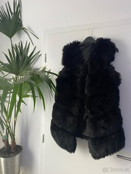 Kozisek cerny kozesinovy kabat damsky guess 38 - 2