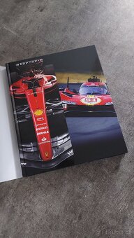 Oficiální Ferrari kniha - 2