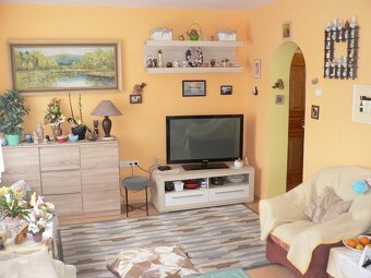 ČEKANICE - byt 4+1 s plechovou garáží a zahrádkou - 2