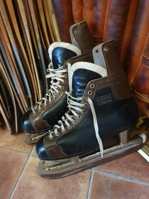 Staré kožené hokejové brusle - 2