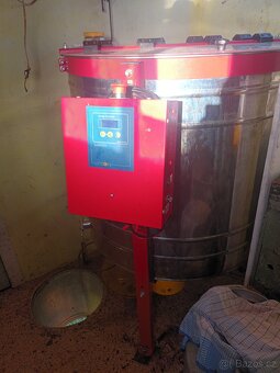 Maringotka vcelin - 2