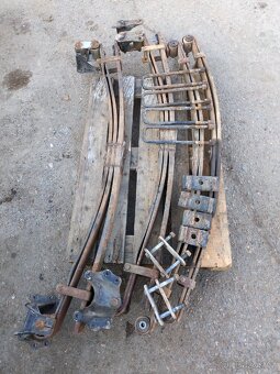 Avia D120 Cummins - parabolická pera - 2