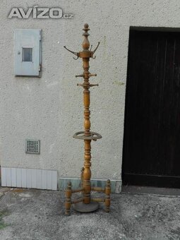 Starý věšák. - 2