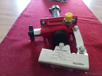 Prodám ruční hydraulickou pumpu na olej - 2