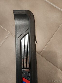 BMW E39 prahová lišta M packet pravá zadní - 2