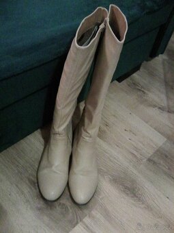 Kozačky camel pod kolena, zapínání na zip, v.41-50% sleva - 2