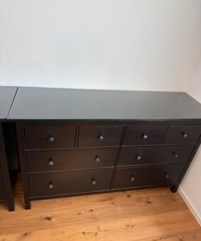 KOMODA HEMNES S OCHRANNÝM SKLEM - 2