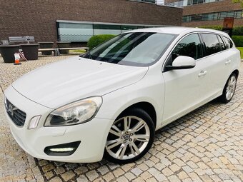 Volvo V60 2.0D 120KW AUTOMAT NAVI VÝHŘEV TAŽNÉ SERVISKA - 2