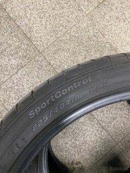 225/40R18 - 2