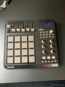 AKAI Professional MPD26 USB/MIDI Pad Controller - 2