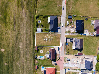 Prodej stavebního pozemku o rozloze 827 m2 včetně povolení a - 2