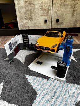 Auto se servisem - 2