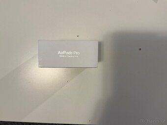 Apple AirPods Pro (1. generace) - 2