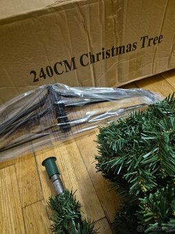 Nový umělý vánoční stromek,  240 cm - 2