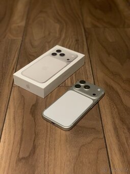 iPhone 17 Pro 256GB Silver E-SIM verze - zánovní, záruka - 2