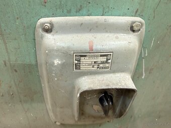 Průmyslová dvoukotoučová bruska ZSE Praha – litinová, 5,5 kW - 2