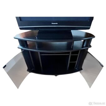 Stolek pod televizi + televize - 2