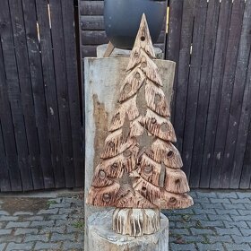 Vánoční dekorace stromek motorovou pilou - 2