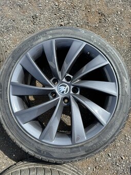 Alu kola Škoda Superb Pegasus 235/45/18 zimní M+S - 2