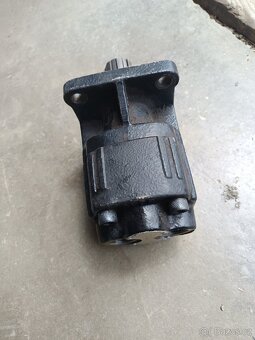 Avia A75 čerpadlo hydraulické - 2