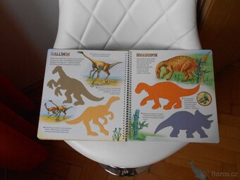 Kniha dinosaurů-šablóny k obkreslování. - 2