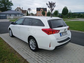 Toyota Auris kombi 1.6VVT-i 97kW - 2
