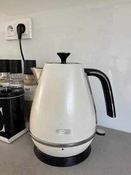 Rychlovarná konvice Delonghi Distinta Flair KBI2001.W - 2