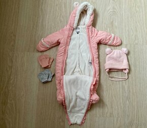 Růžová holčičí kombinéza vel. 68 + čepička + 2x rukavičky - 2