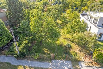 POZEMEK BRNO-HORNÍ HERŠPICE: OSAMĚLÁ ULICE – POSLEDNÍ ŠAN... - 2