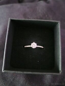 Stříbrný prsten s moissanitem - 2