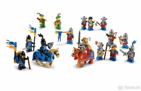 LEGO 10305 Hrad Lvího rytíře - minifigurky, koně, vlajky - 2