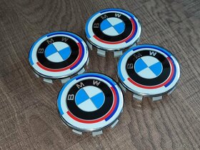 Středové krytky BMW 68mm výroční - 2