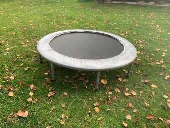 Trampolína, koloběžka, kolo - 2