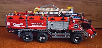 Lego technic letištní záchranné vozidlo - 2