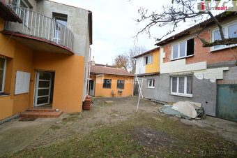 Prodej P5 Lochkov 2 rodinné domy 320m2 pozemek 974m2 - 2
