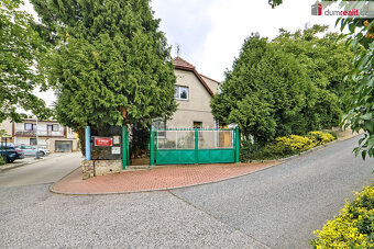 Prodej  P5 Lochkov 2 rodinné domy 320m2 pozemek 974m2 - 2
