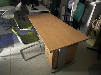 prodám kancelářské stoly 80 x 180 s kontejnerem - 2