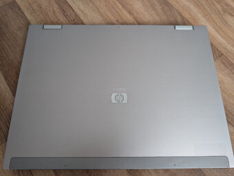 Notebook HP Elitebook 8530w a dokovací stanice - 2
