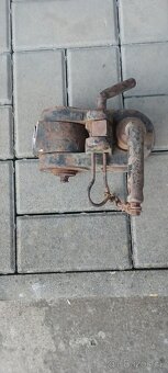 tlama závěsu - 2