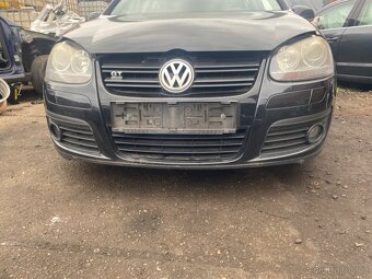 VW Golf 5( barva černá metaliza) - 2