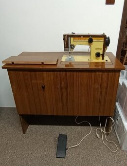 Skříňový šicí stroj Veritas - 2