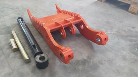 Hydraulický přidržovač na Bobcat - 2