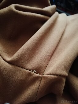 Rezavé šaty s volány - 2