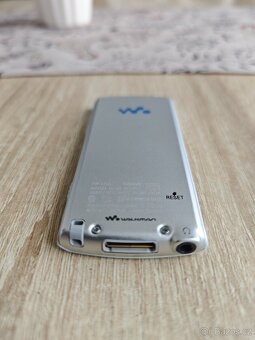 Sony NW S765 - 2