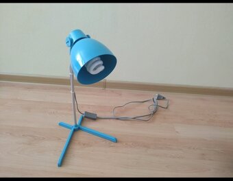 Stolní lampa v modré barvě - 2